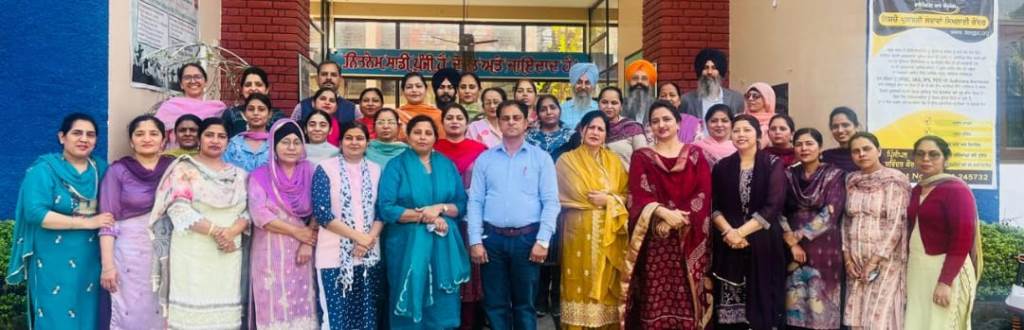 Teacher Praveen Kumar was given an emotional farewell on his retirement at Sahibzada Ajit Singh Public School